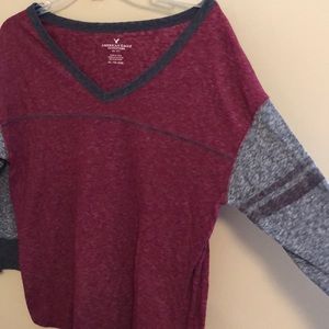 American Eagle v- neck tee